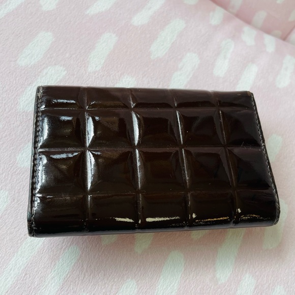 Chanel Quilted Patent Chocolate Bar Key Holder HOLOGRAM INTACT - Picture 2 of 13